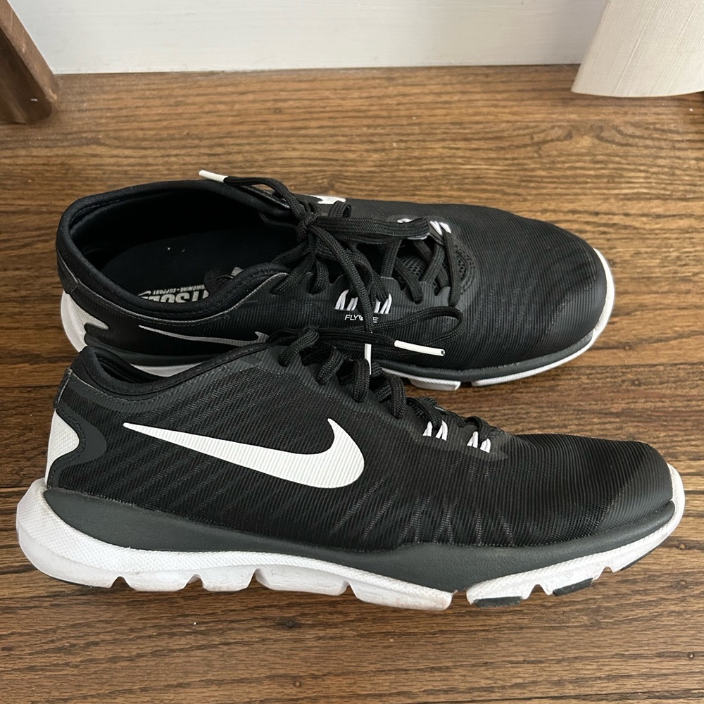 Nike Flywire Black Lightweight Athletic Shoes - Size 7.5